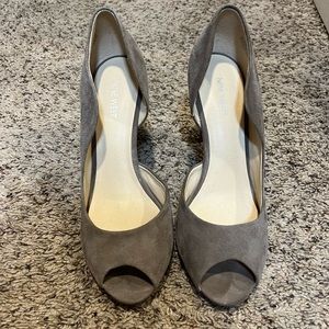 Nine West suede peep toe heel size 9 1/2